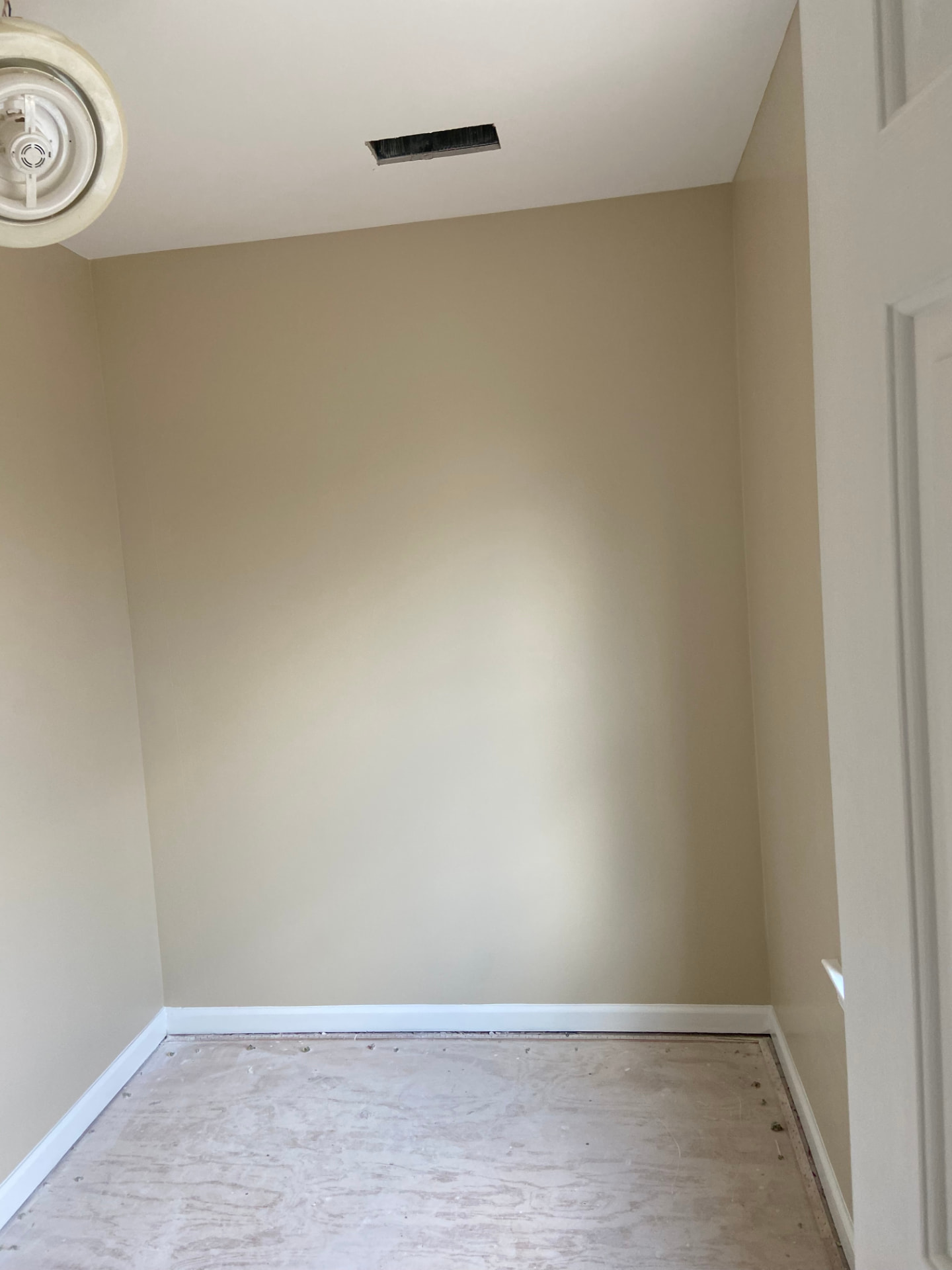 Freshly painted room with new baseboard trim installed by Juan Resendiz Contractor